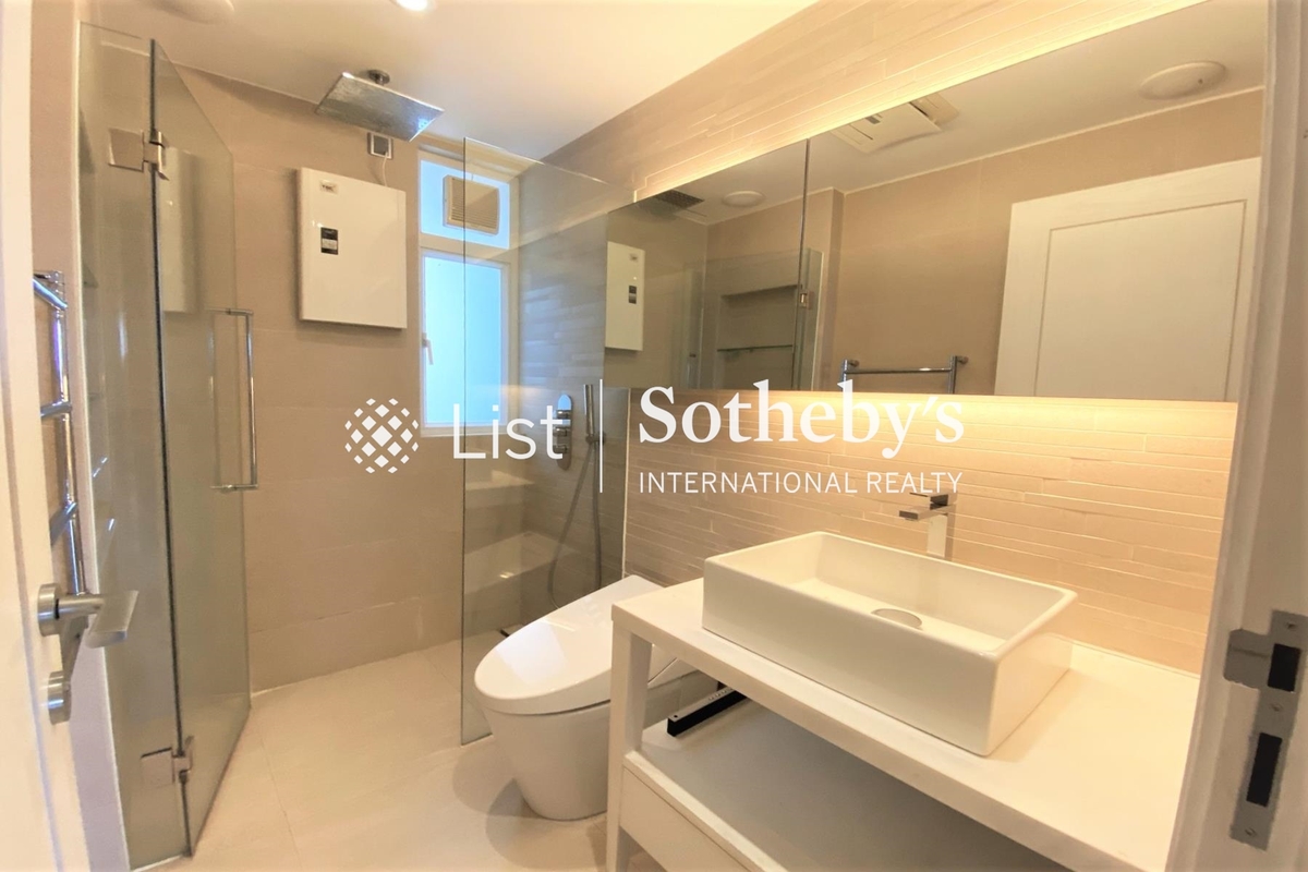 Villa Monte Rosa 玫瑰新邨 | Guest Bathroom