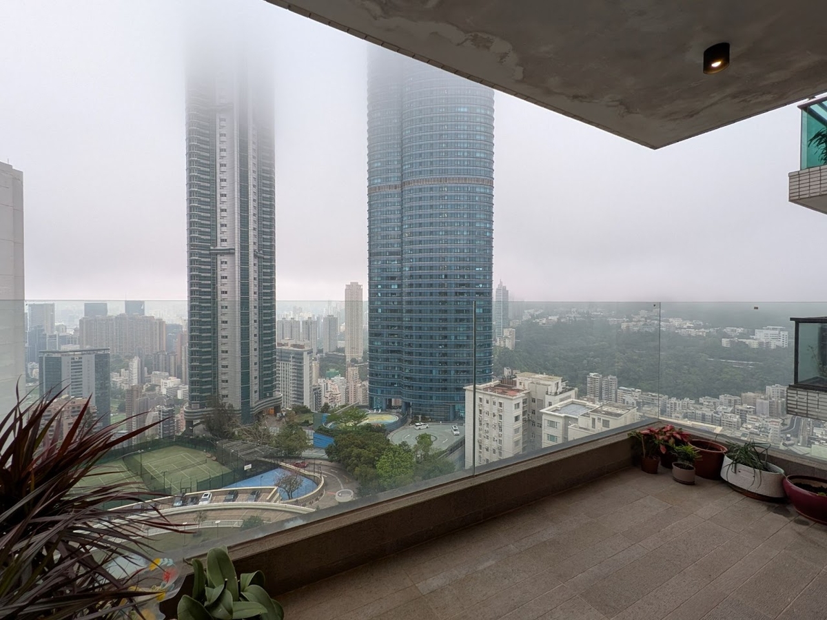Villa Monte Rosa 玫瑰新邨 | Balcony off Living Room