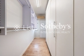 Villa Monte Rosa 玫瑰新邨 | Walk-in Closet in Master Bedroom 
