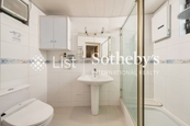 Villa Monte Rosa 玫瑰新邨 | Master Bathroom