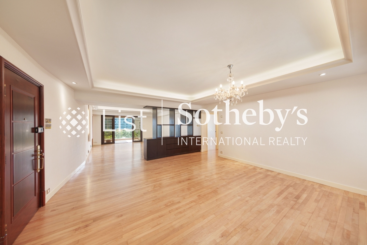 Villa Monte Rosa 玫瑰新邨 | Living and Dining Room
