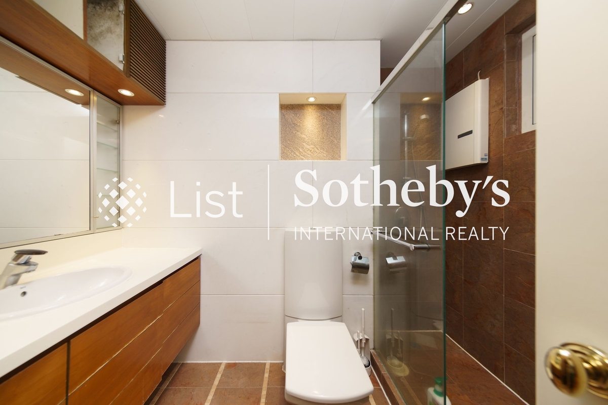 Villa Monte Rosa 玫瑰新邨 | Guest Bathroom