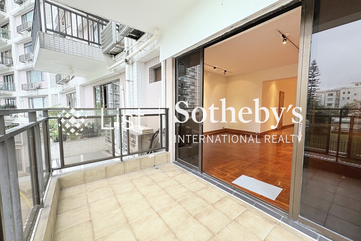 Villa Monte Rosa 玫瑰新邨 | Balcony off Living Room