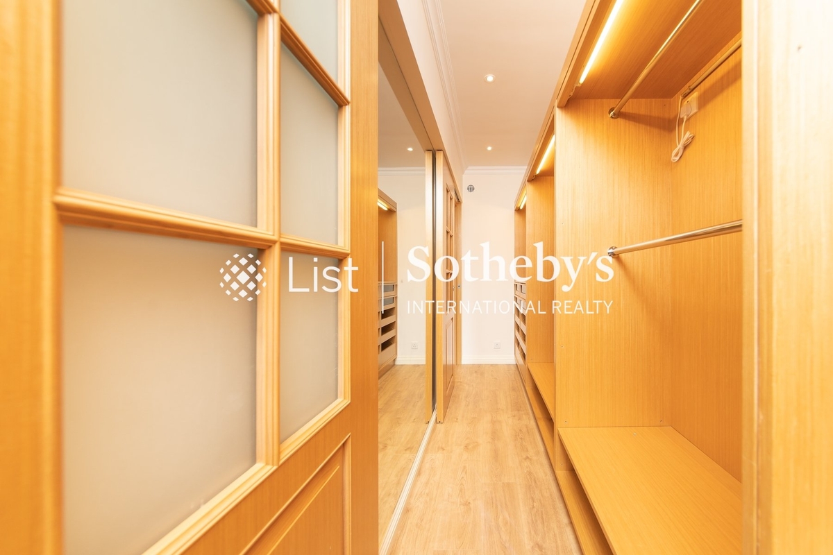 Chung Tak Mansion 重德大廈 | Walk-in Closet in Master Bedroom 