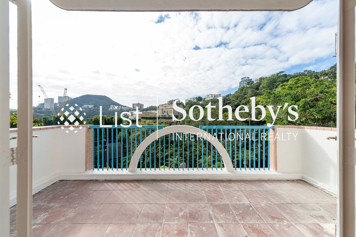 Stewart Terrace 十间 | Balcony off Living and Dining Room