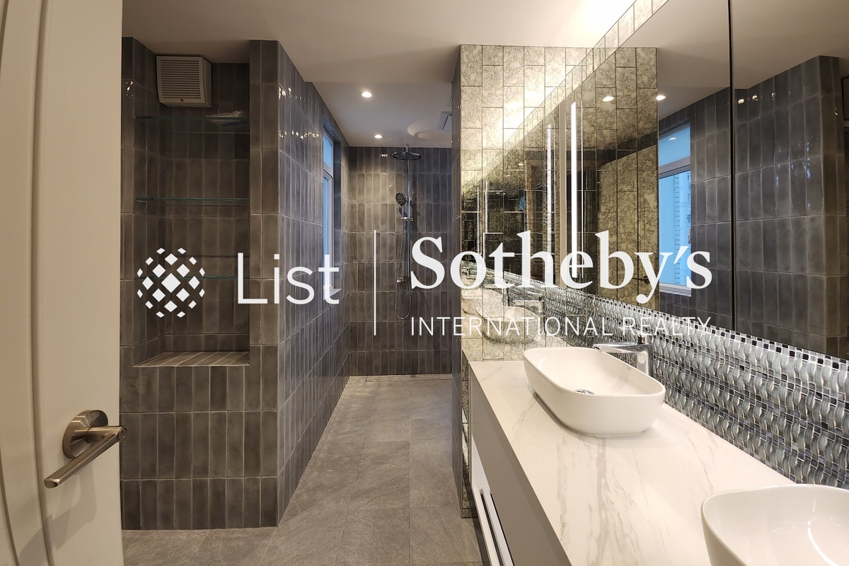 Villa Monte Rosa 玫瑰新邨 | Master Bathroom