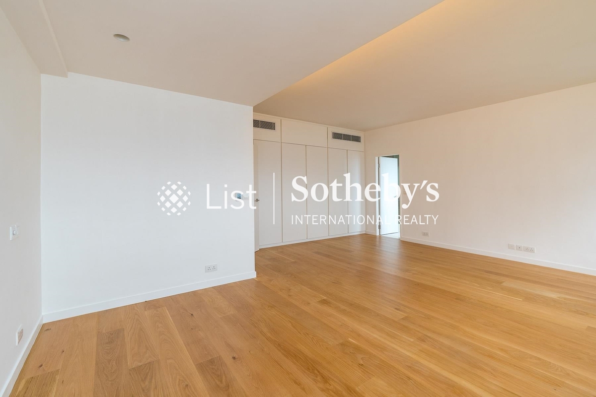 Magazine Court 澄碧閣 | Built-in Wardrobe in Master Bedroom