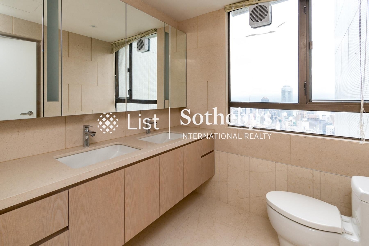 Magazine Court 澄碧閣 | Master Bathroom