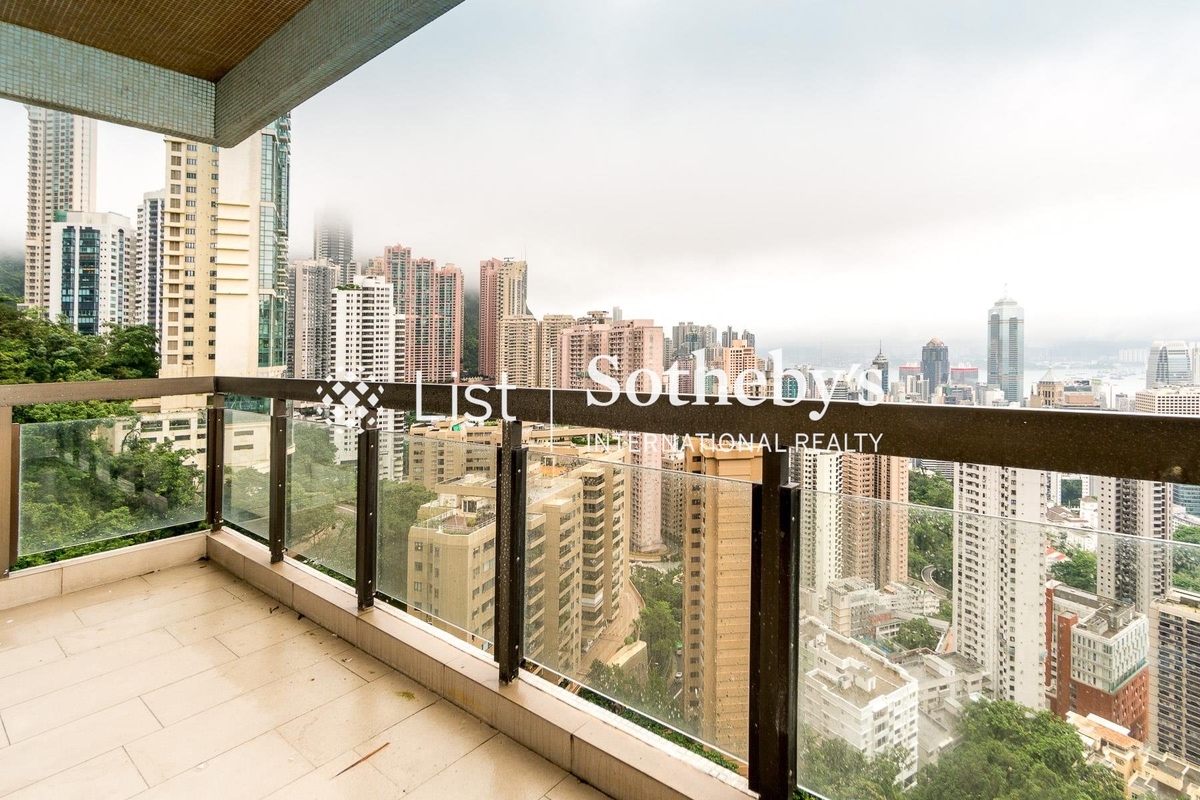 Magazine Court 澄碧閣 | Balcony off Living Room