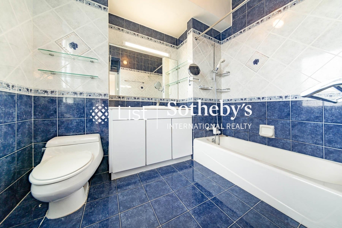 26 Magazine Gap Road 馬己仙峽道26號 | Master Bathroom