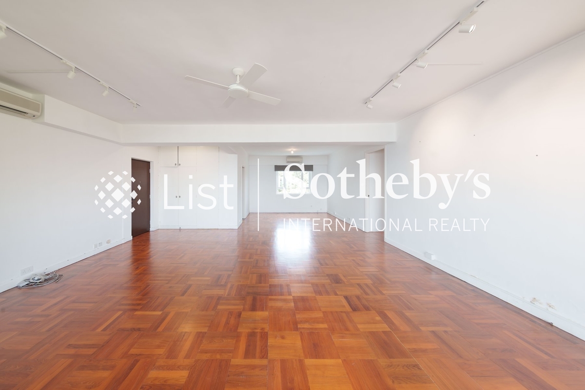 26 Magazine Gap Road 馬己仙峽道26號 | Living and Dining Room