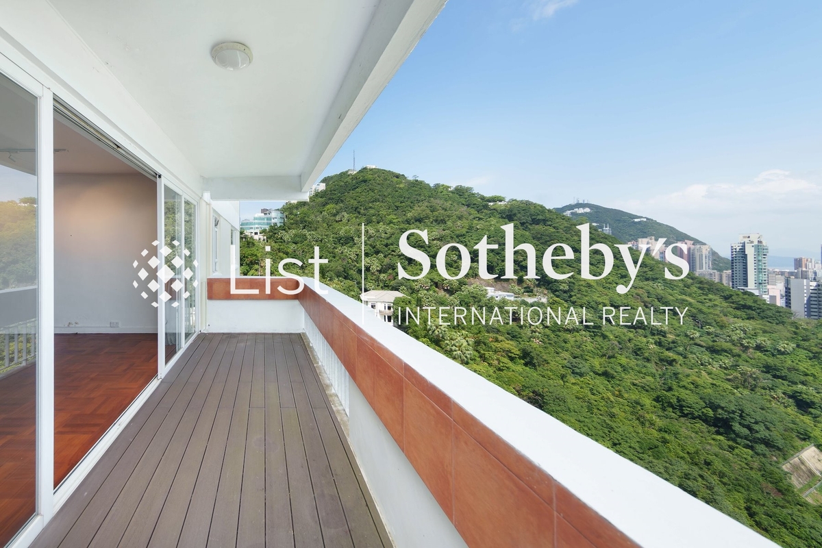 26 Magazine Gap Road 馬己仙峽道26號 | Balcony off Living and Dining Room