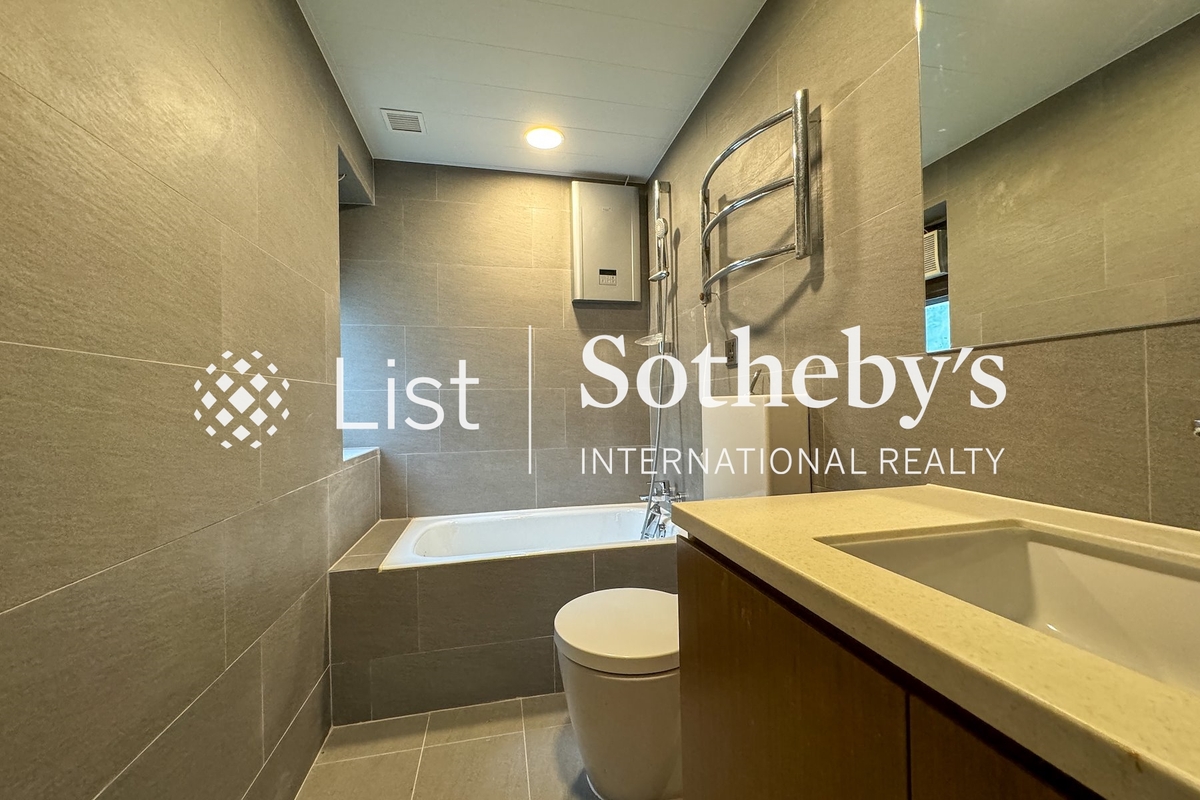 No. 22 Mount Austin Road 柯士甸山道22号 | Guest Bathroom