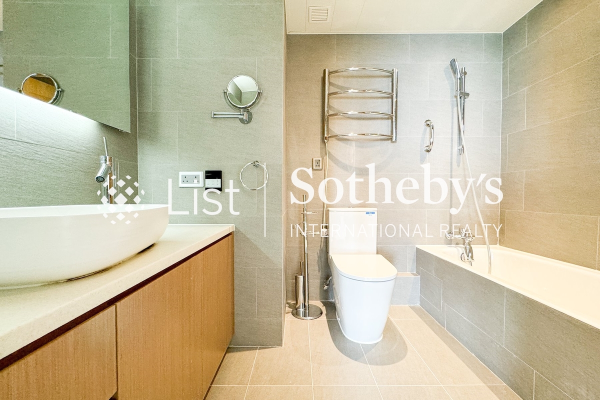 No. 22 Mount Austin Road 柯士甸山道22号 | Master Bathroom