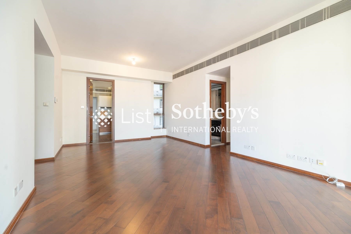 The Signature 春暉8號 | Living and Dining Room