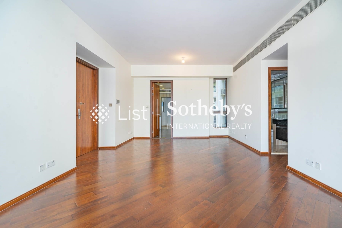 The Signature 春暉8號 | Living and Dining Room