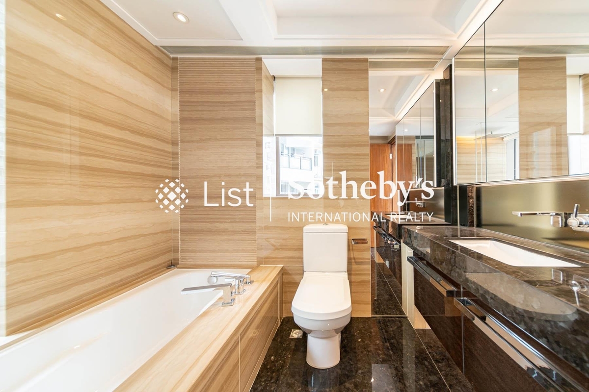 The Signature 春暉8號 | Master Bathroom