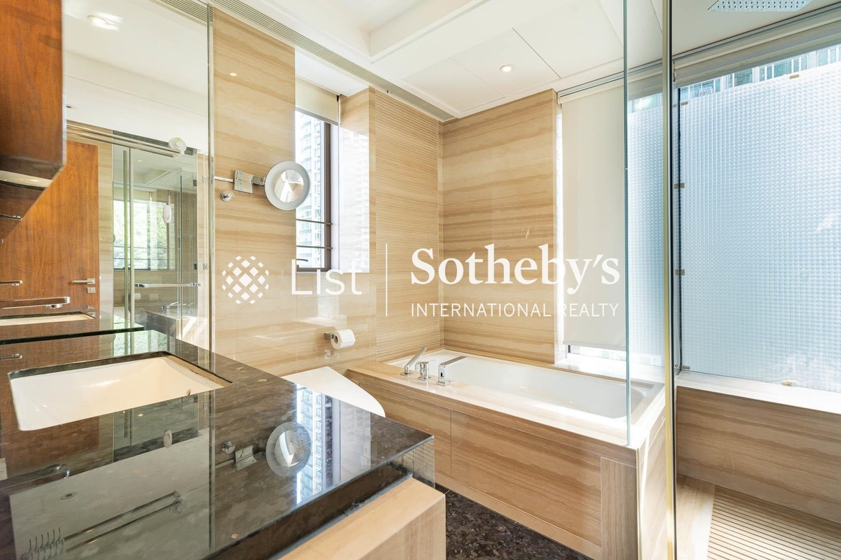 The Signature 春暉8號 | Master Bathroom