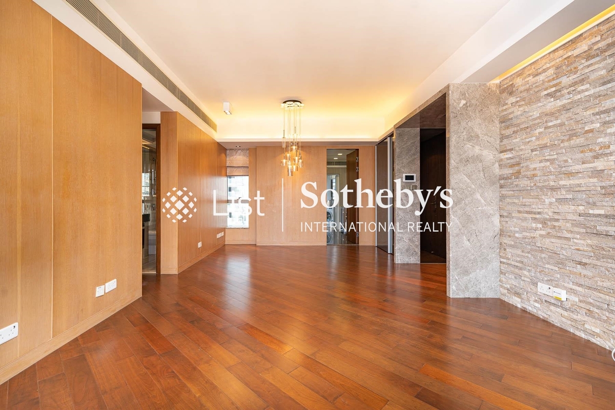 The Signature 春暉8號 | Living and Dining Room