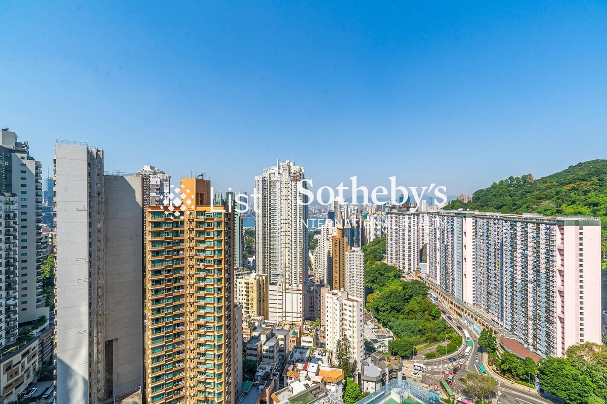 The Signature 春暉8號 | View from Balcony