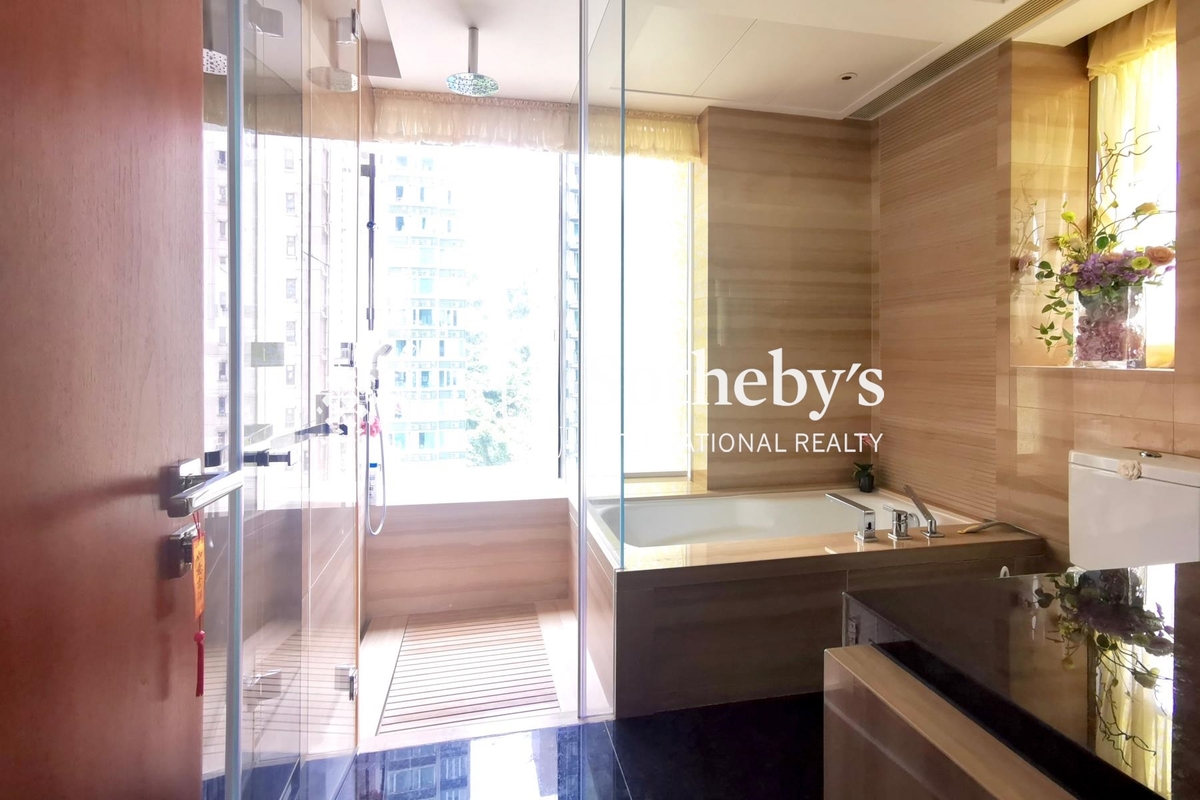 The Signature 春暉8號 | Master Bathroom