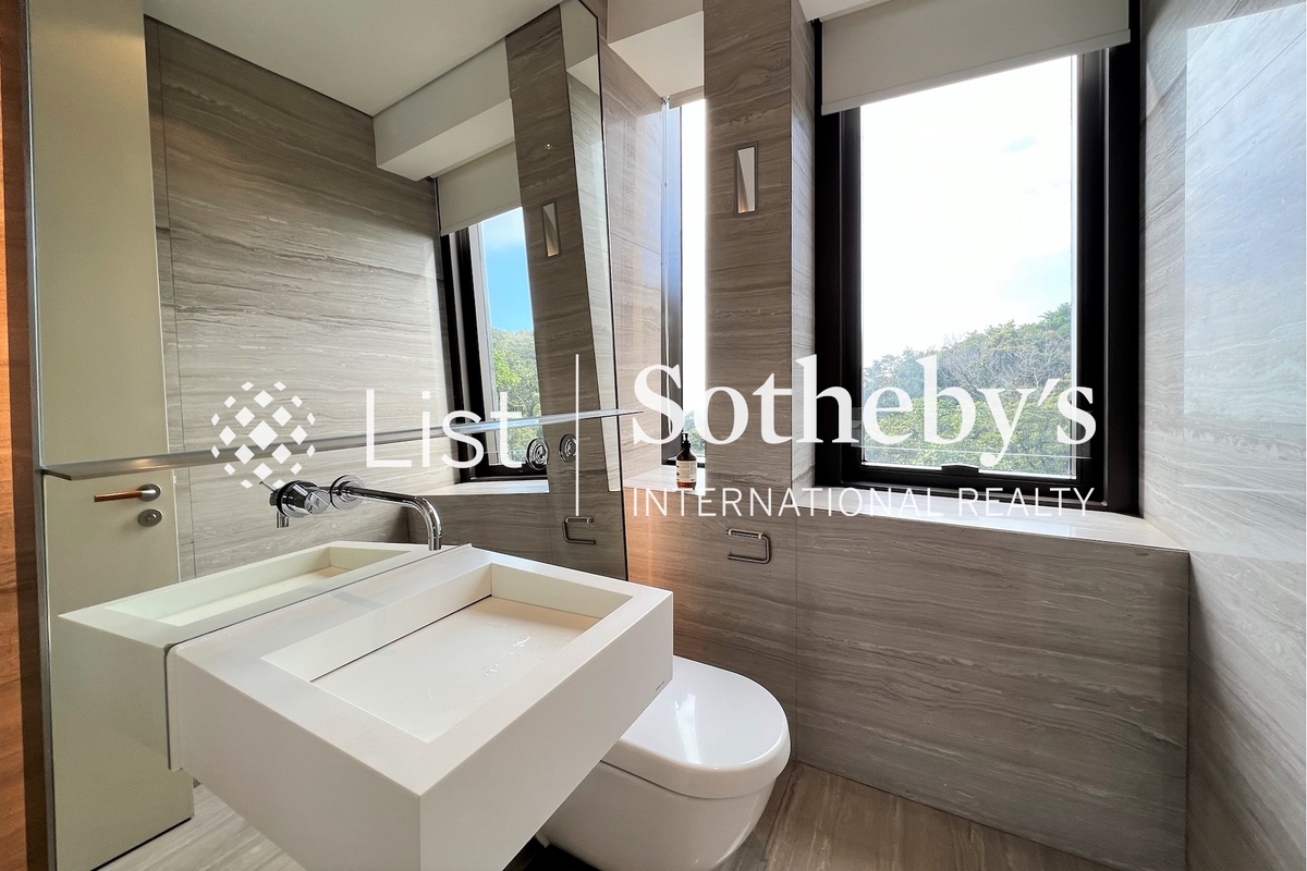Peak Gardens 山頂花園 | Guest Bathroom