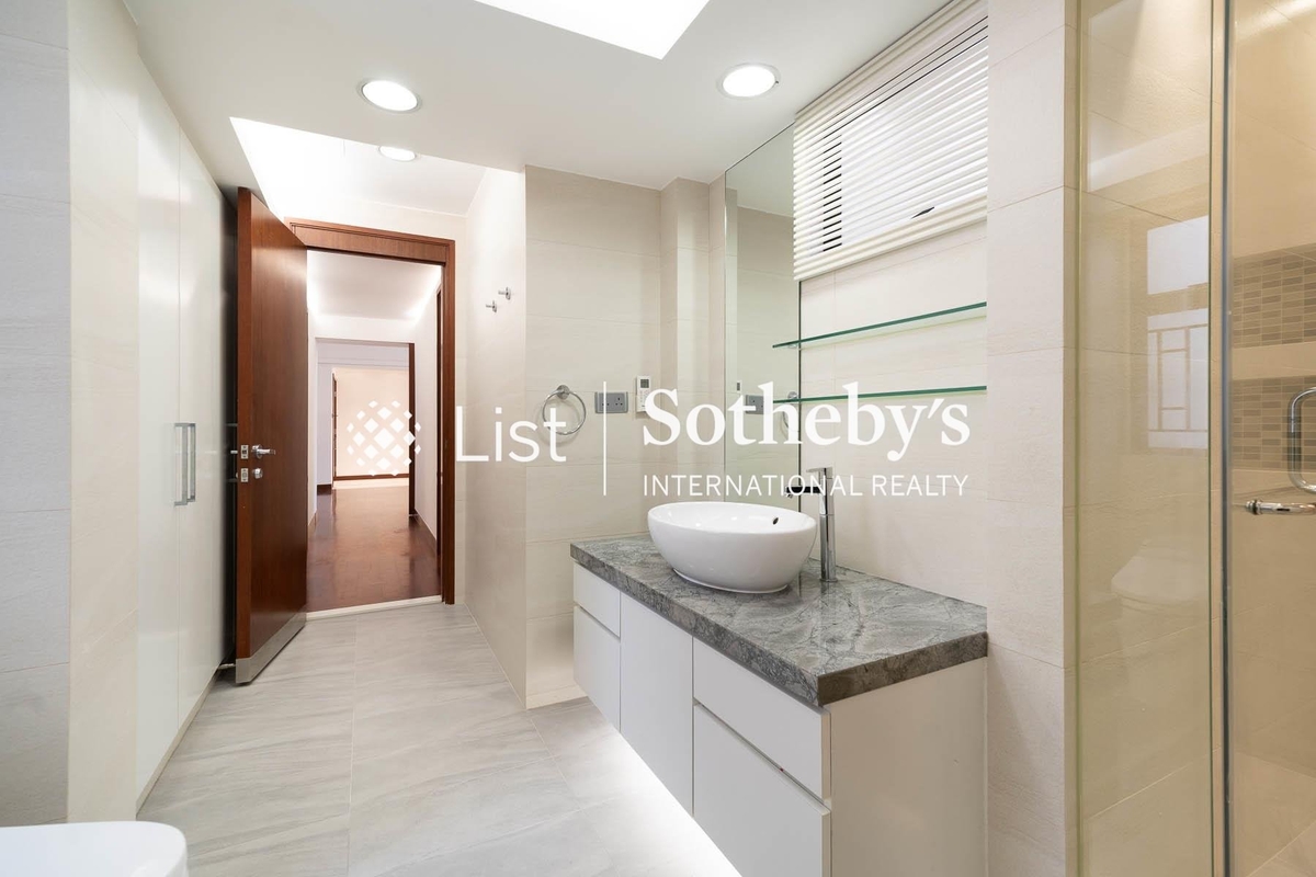 Elm Tree Towers 愉富大廈 | Guest Bathroom