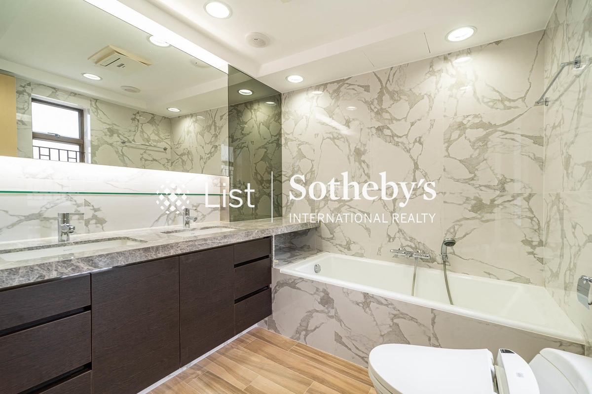 Elm Tree Towers 愉富大廈 | Master Bathroom