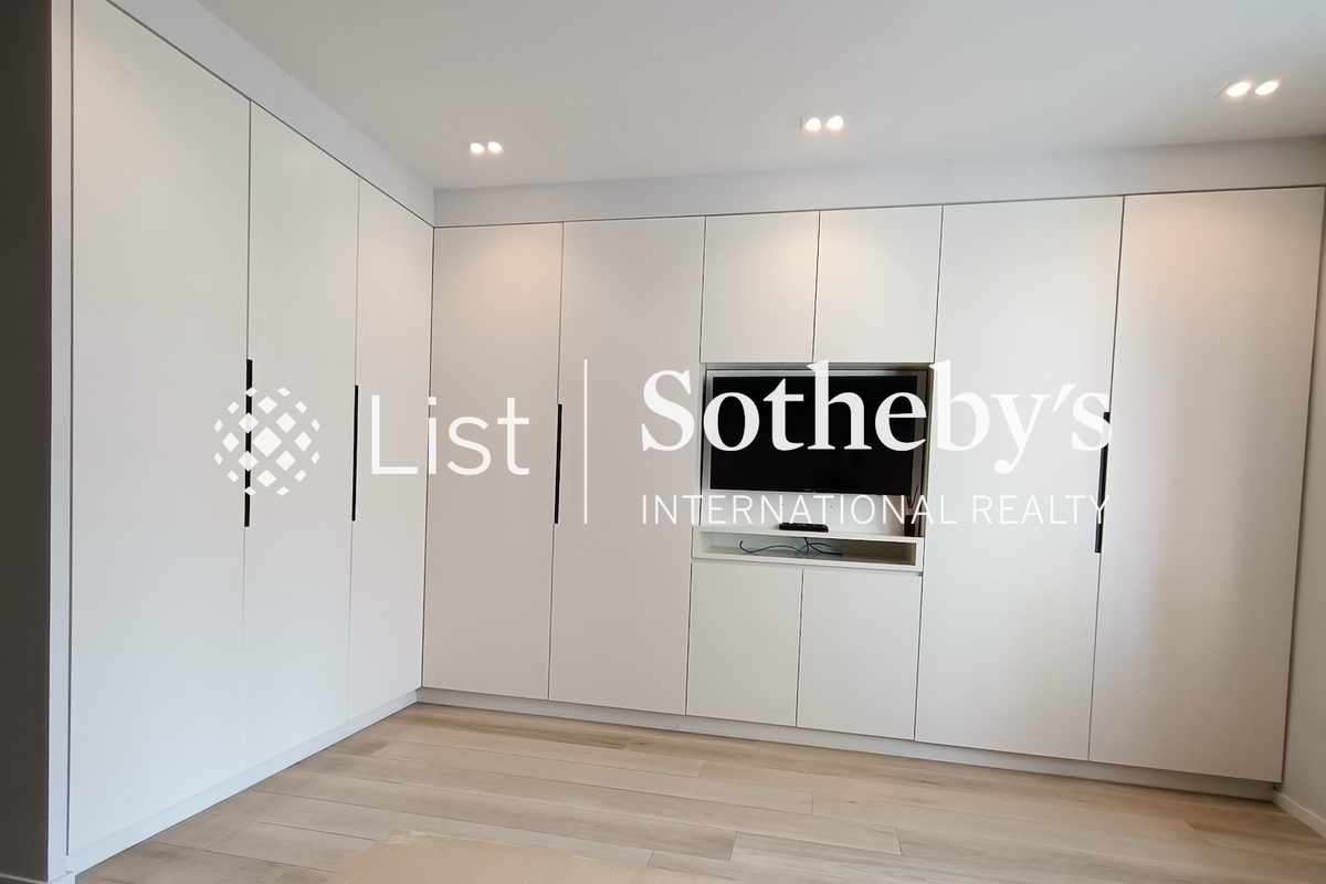 Elm Tree Towers 愉富大厦 | Built-in Wardrobe in Master Bedroom 