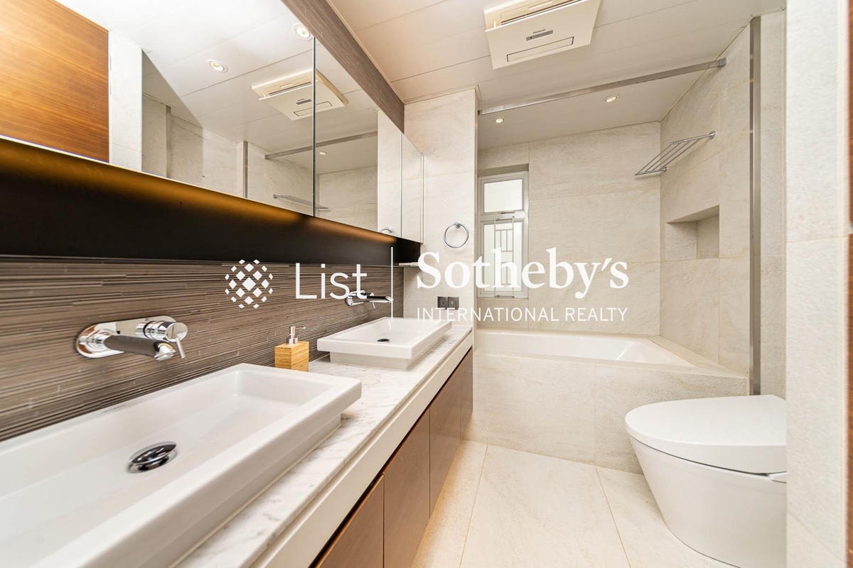 Elm Tree Towers 愉富大廈 | Master Bathroom