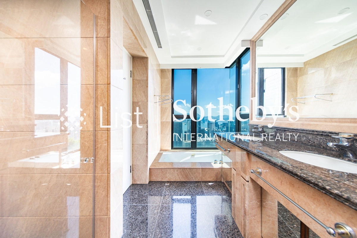 The Harbourview 港景别墅 | Master Bathroom
