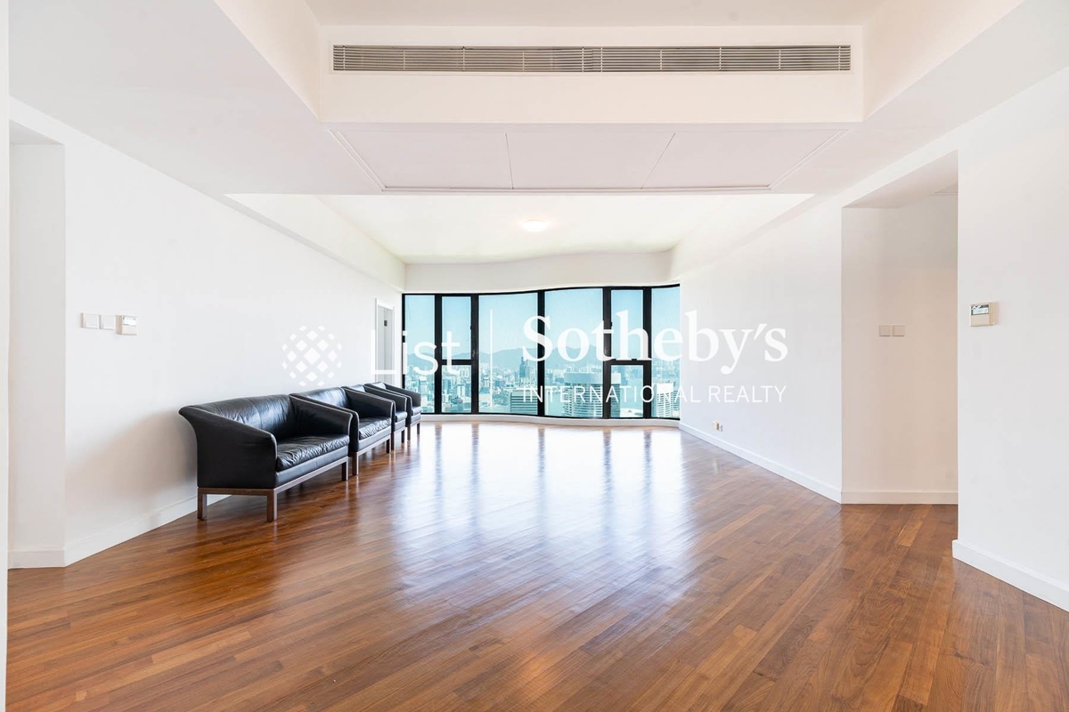 The Harbourview 港景別墅 | Living and Dining Room