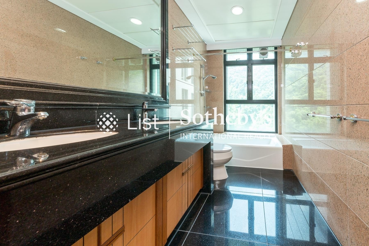 The Harbourview 港景別墅 | Guest Bathroom