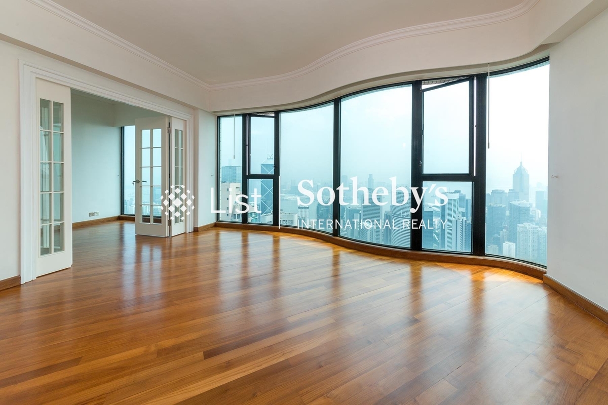 The Harbourview 港景別墅 | Living Area and Study Room