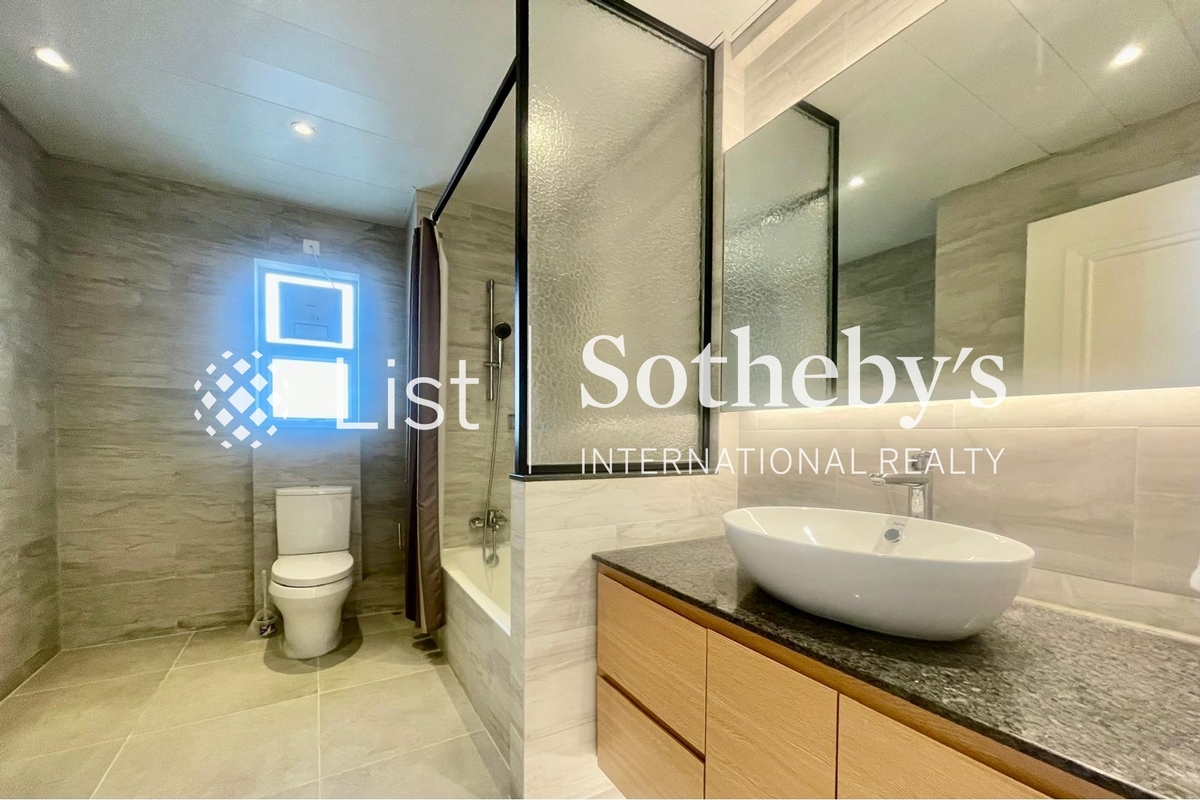 Vivian Court 瑞燕大廈 | Guest Bathroom