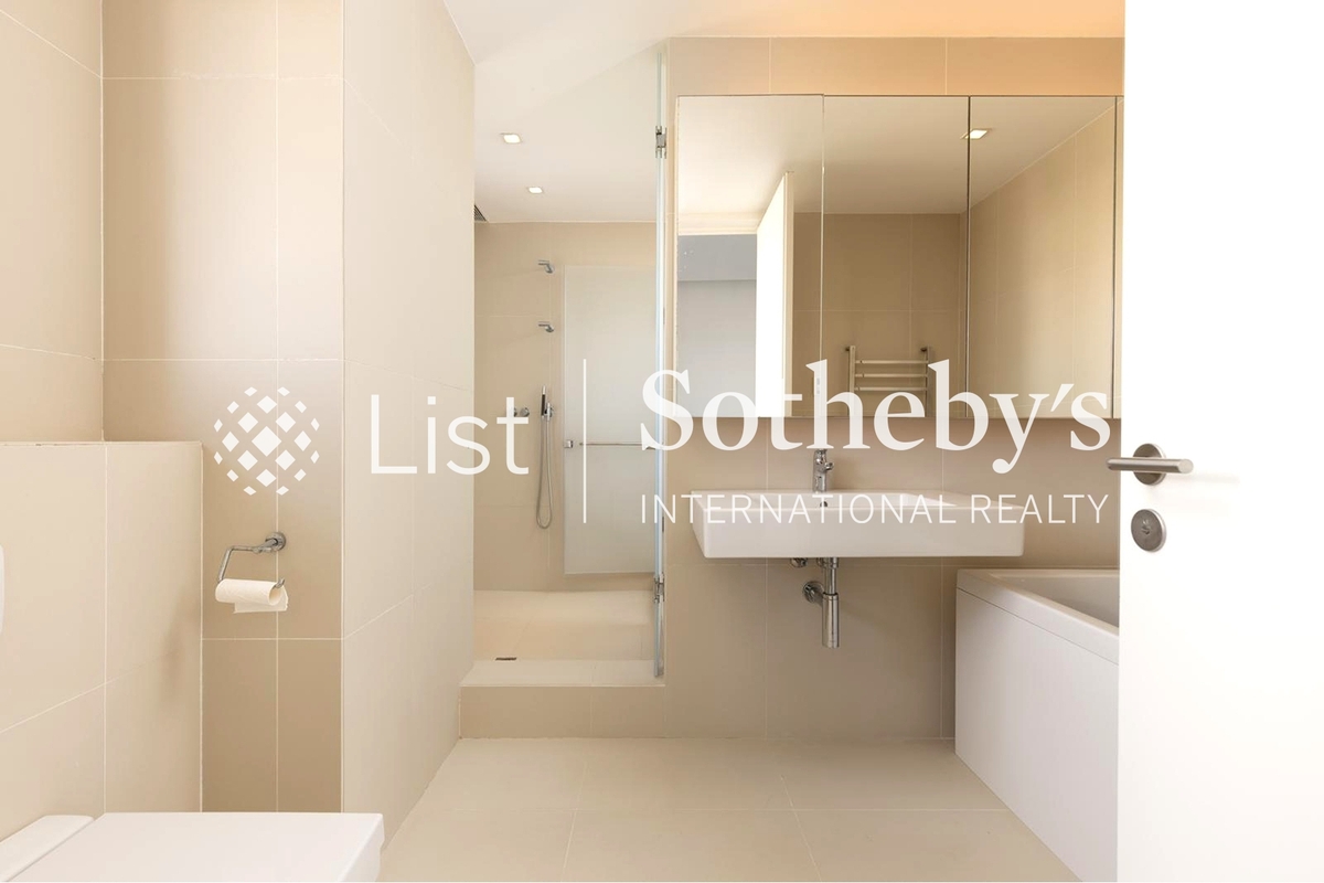 Vivian Court 瑞燕大廈 | Guest Bathroom