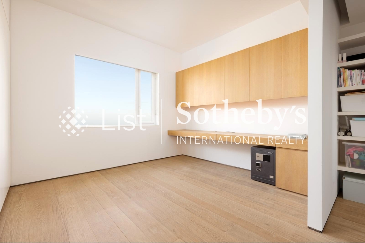 Vivian Court 瑞燕大廈 | Third Bedroom/Study Room