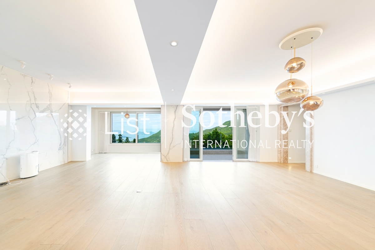 Vivian Court 瑞燕大厦 | Living and Dining Room