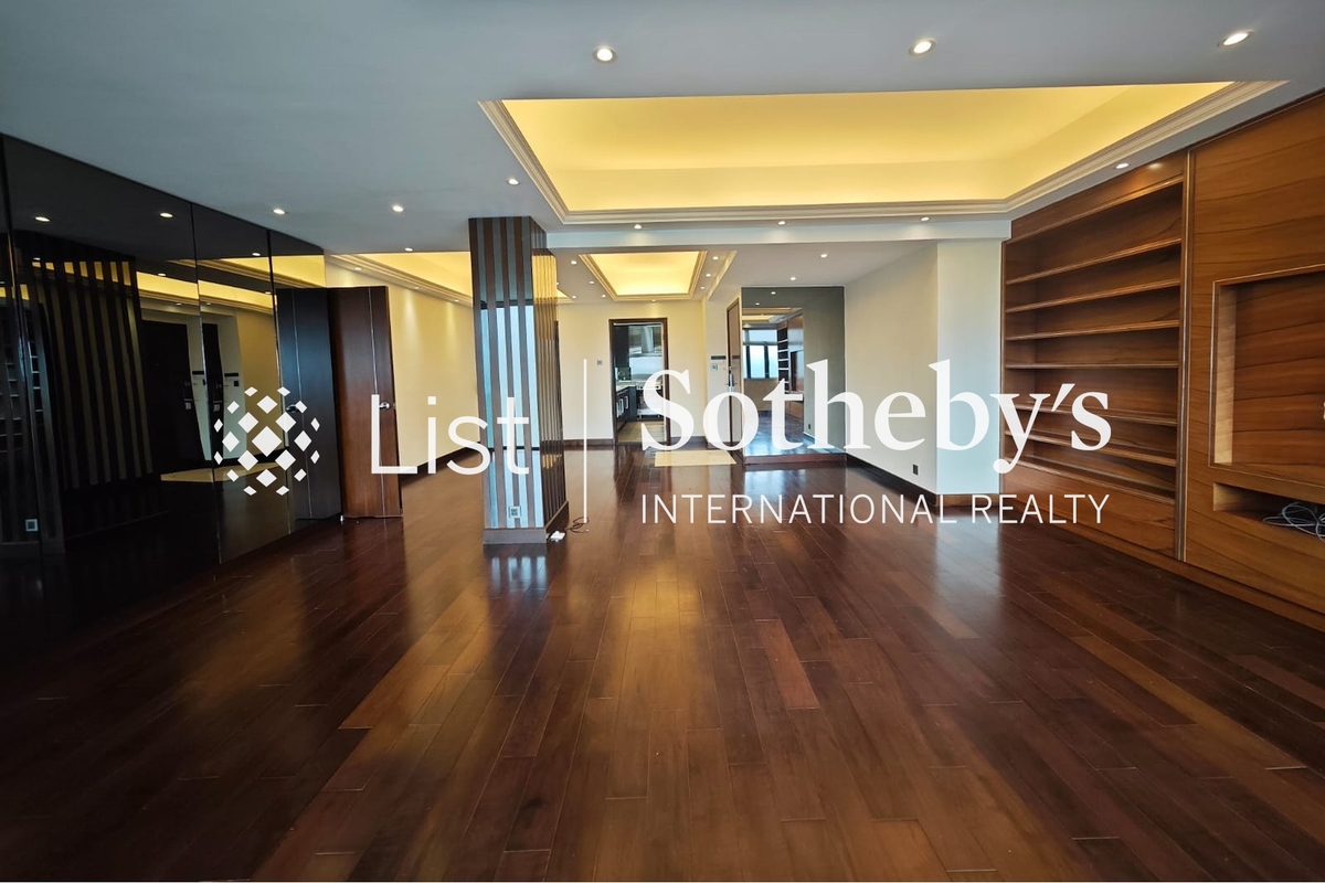 Kellett Heights 嘉利別墅 | Living and Dining Room