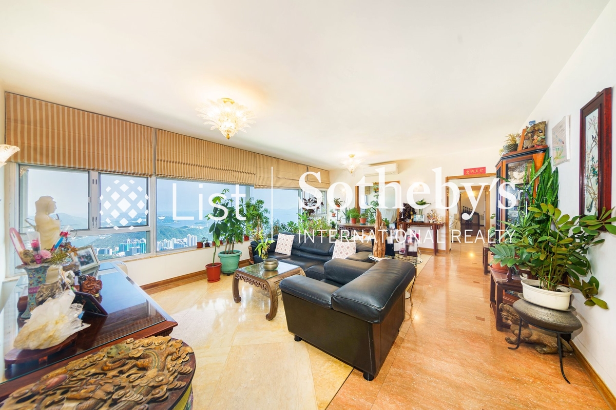 Mountain Lodge 崑廬 | Living and Dining Room