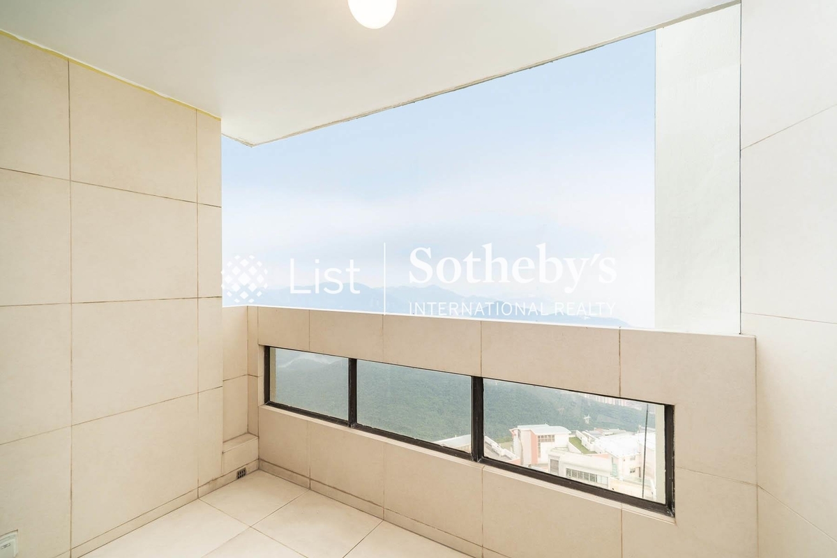 Eredine 七重天大廈 | Balcony off Living Room