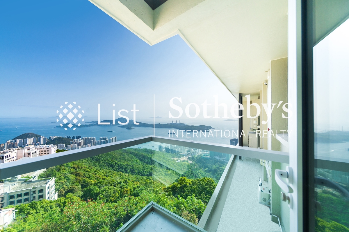 Eredine 七重天大廈 | Balcony off Living Room