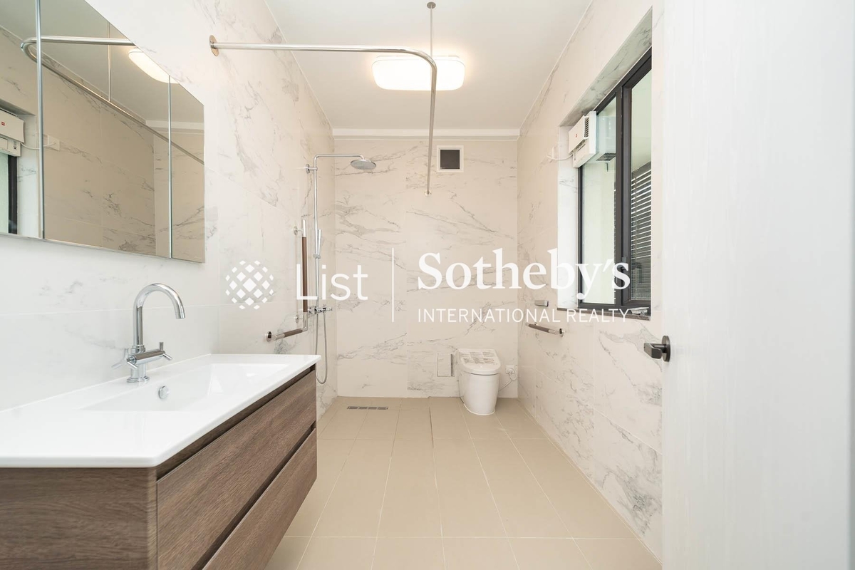 Eredine 七重天大廈 | Master Bathroom