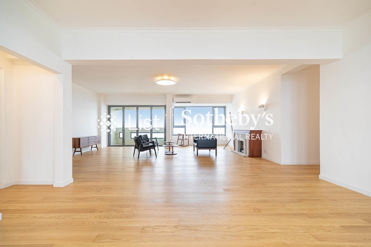 Eredine 七重天大廈 | Living and Dining Room