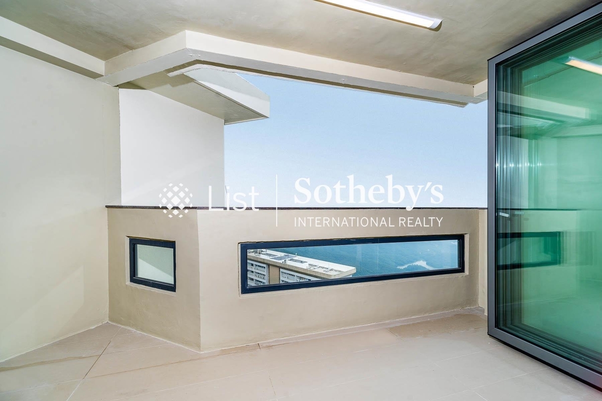 Eredine 七重天大廈 | Balcony off Living and Dining Room