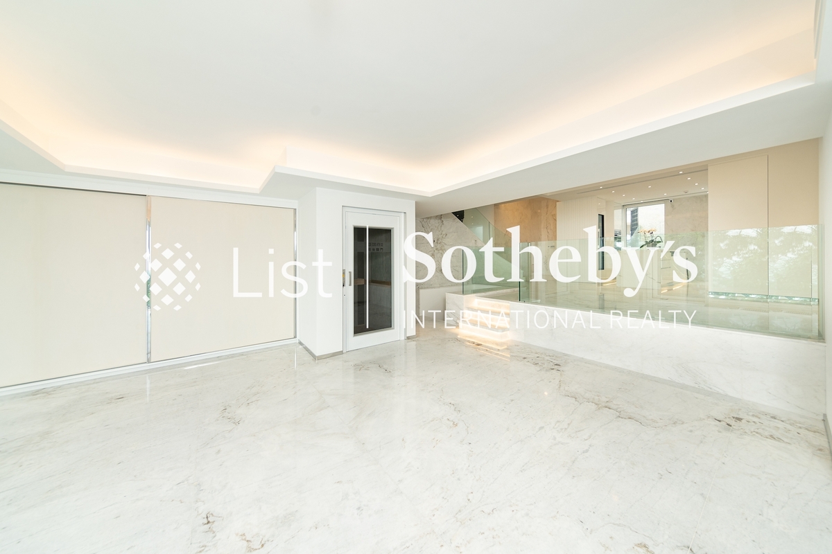 La Hacienda La Hacienda | Private Lift