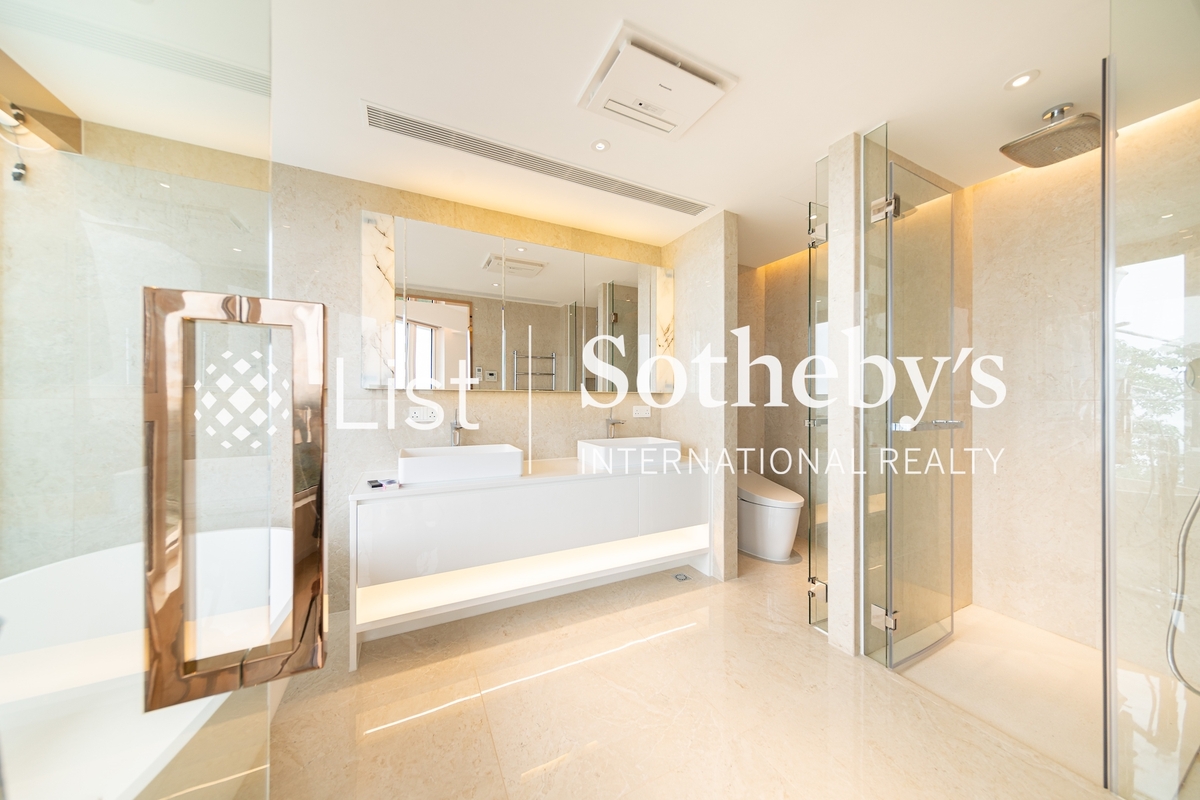 La Hacienda La Hacienda | Master Bathroom