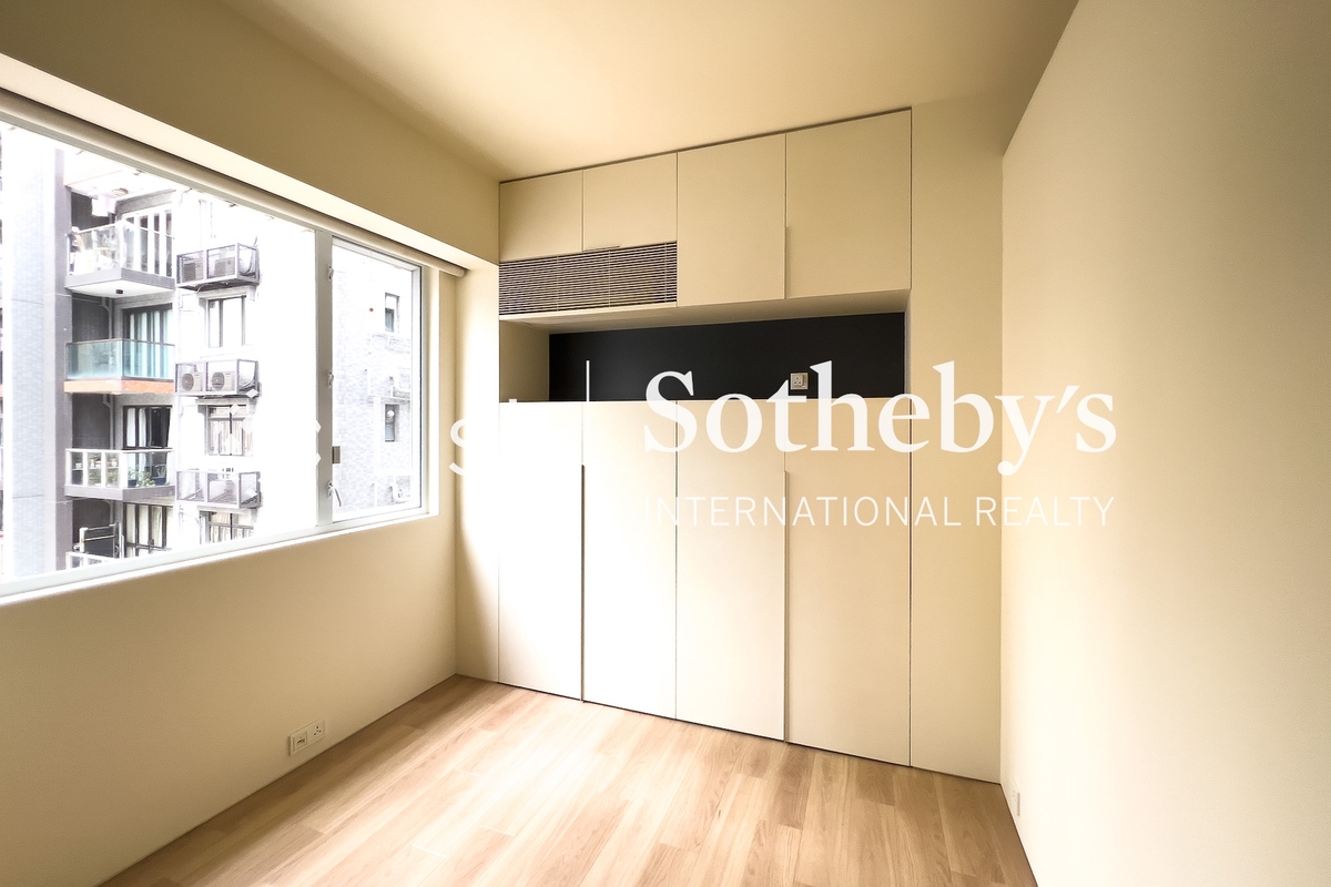 Morengo Court 昍逵閣 | Walk-in Closet in Master Bedroom 