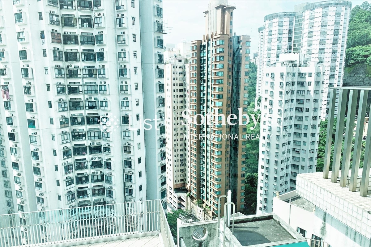 Grand Deco Tower 帝后臺 | View from Living and Dining Room