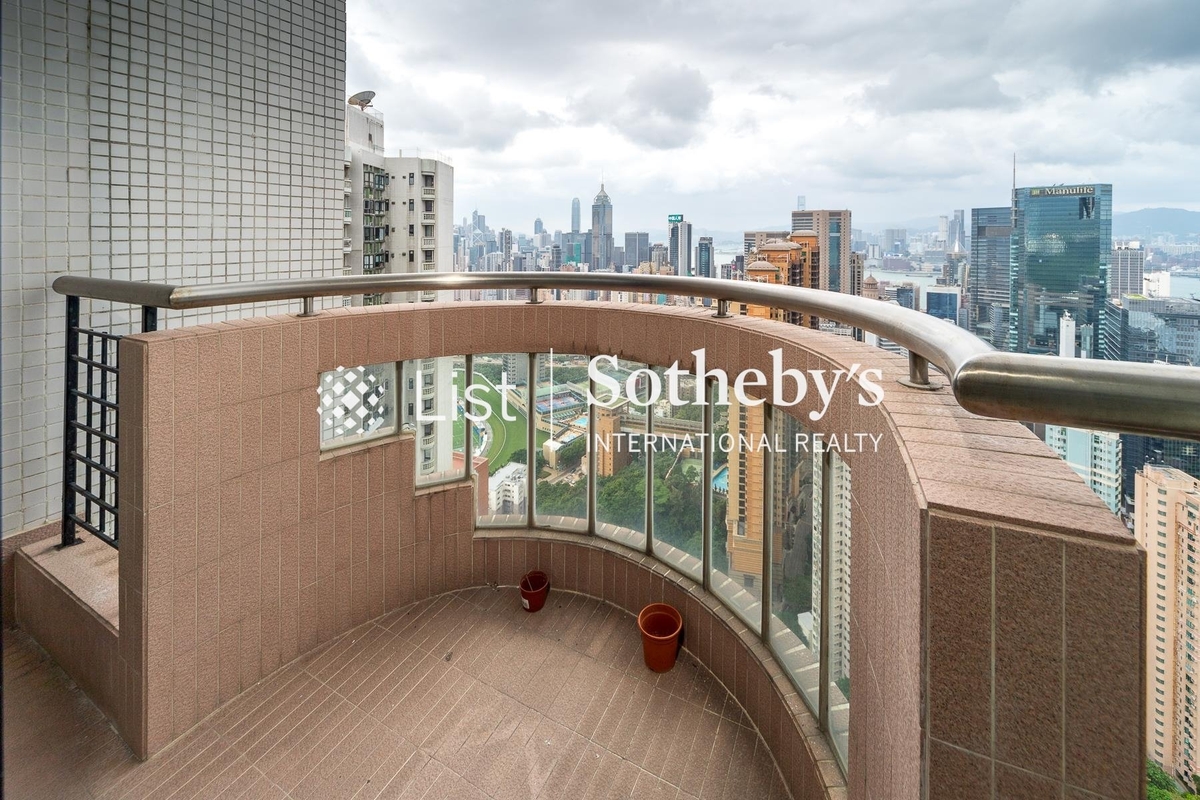 Beverly Hill 比华利山 | Balcony off Living and Dining Room